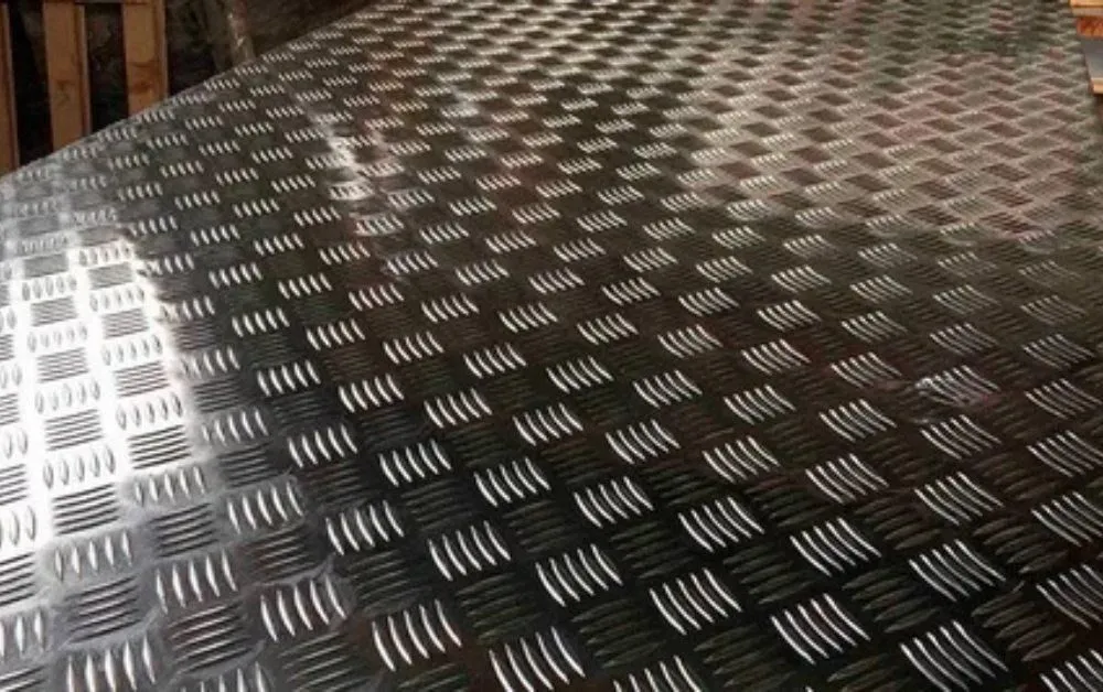 Steps to Properly Clean Chequered Plates
