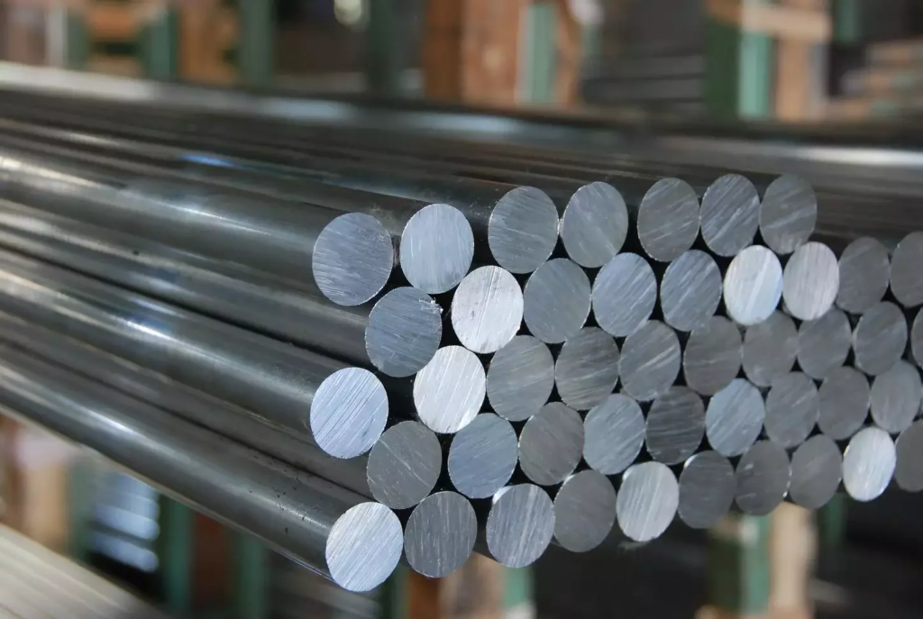 Stacked round steel bars with smooth cut ends.